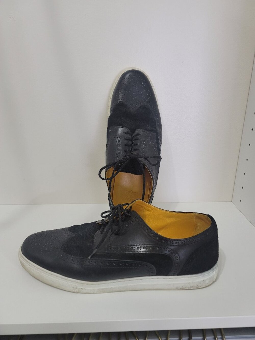 Mens casual shoes